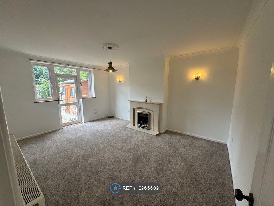 Property photo 1 of 18 Front Room