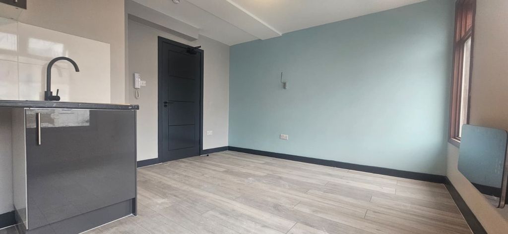 Property photo 1 of 2