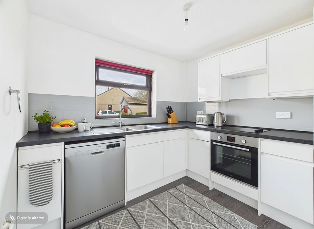 Property photo 2 of 9 Kitchen