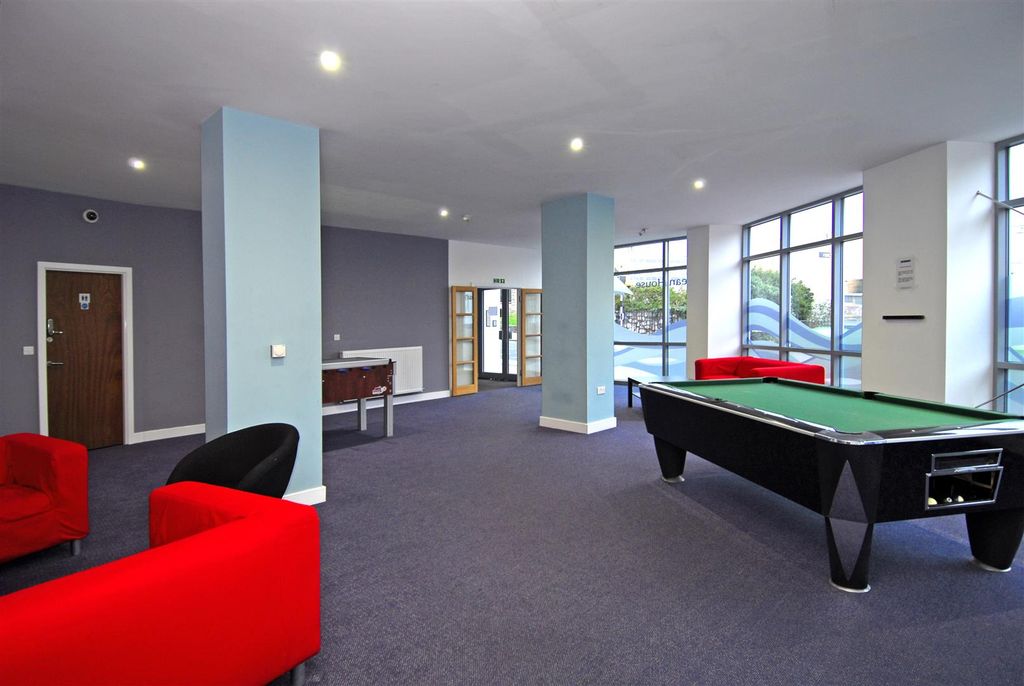 Property photo 3 of 8 Oceanlobby003.Jpg