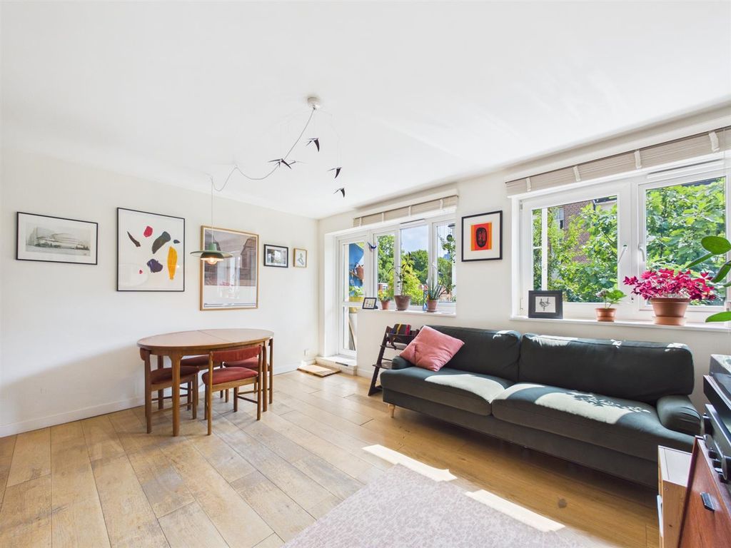 Property photo 1 of 17 Cam01358G0-Pr0257-Still020.Jpg