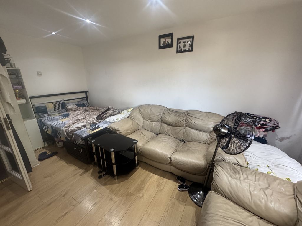 Property photo 2 of 7 Gallery
