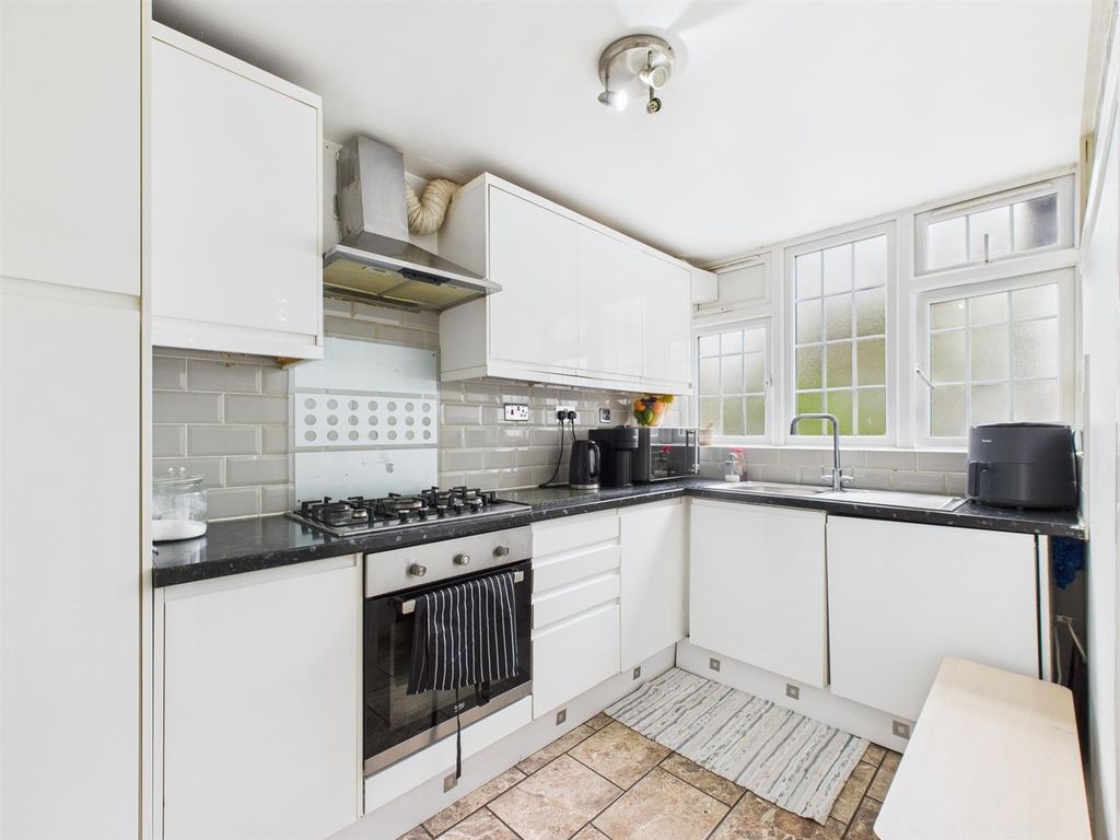 Property photo 3 of 15 Cam04237G0-Pr0127-Still001.Jpg