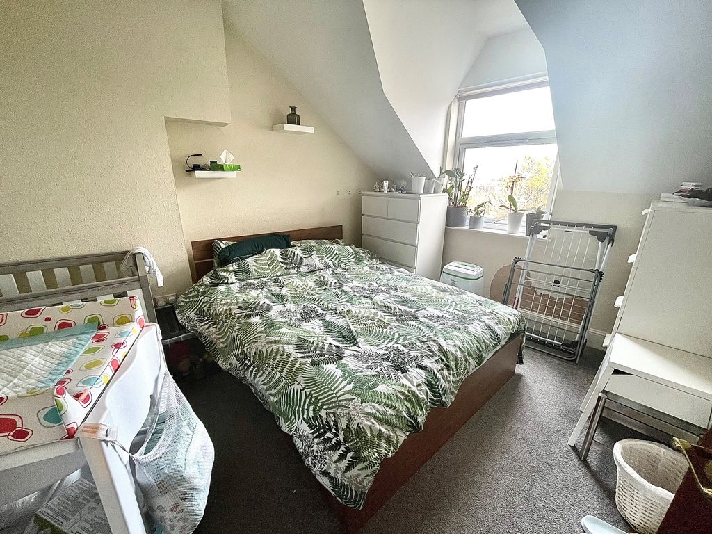 Property photo 3 of 7 Bed