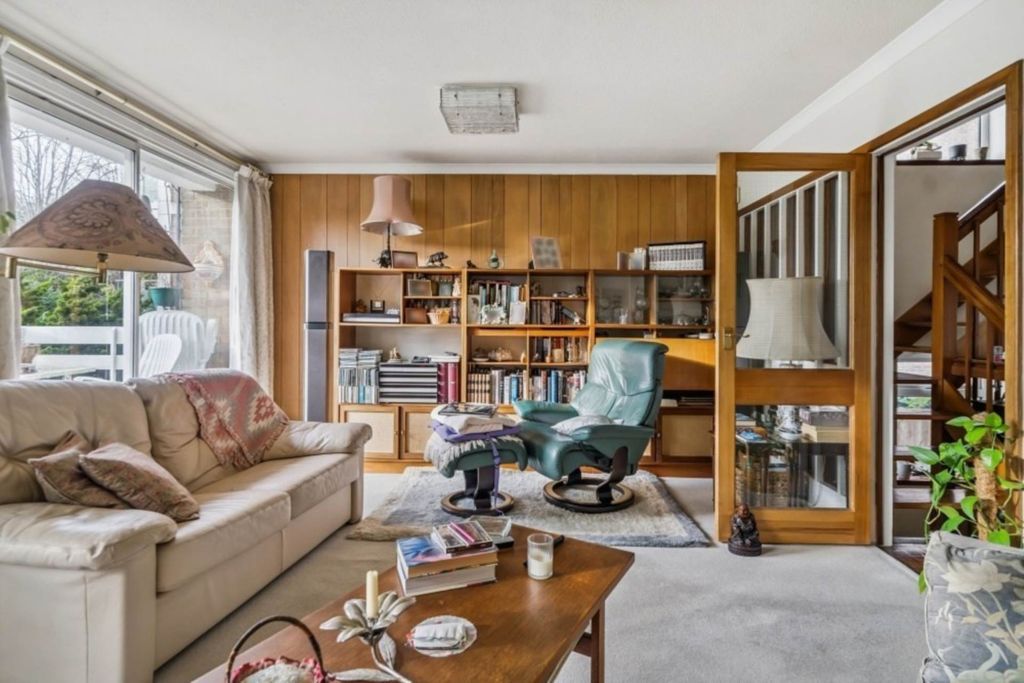 Property photo 2 of 17