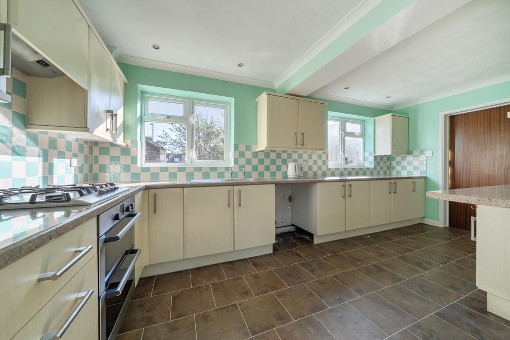 Property photo 3 of 20 Kitchen