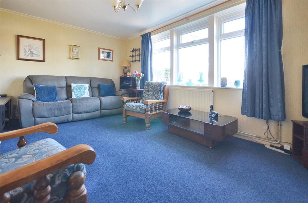 Property photo 3 of 11 Sitting Room