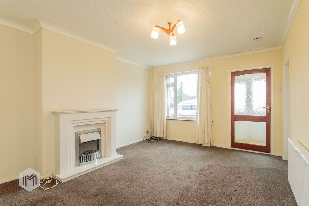 Property photo 2 of 27