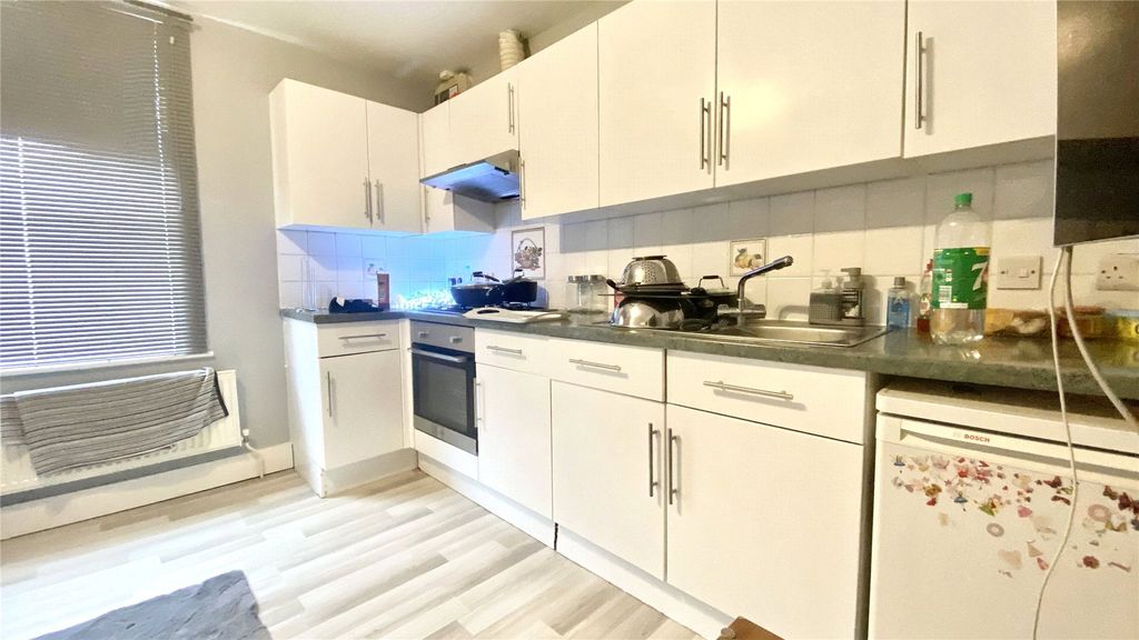 Property photo 3 of 5 Kitchen