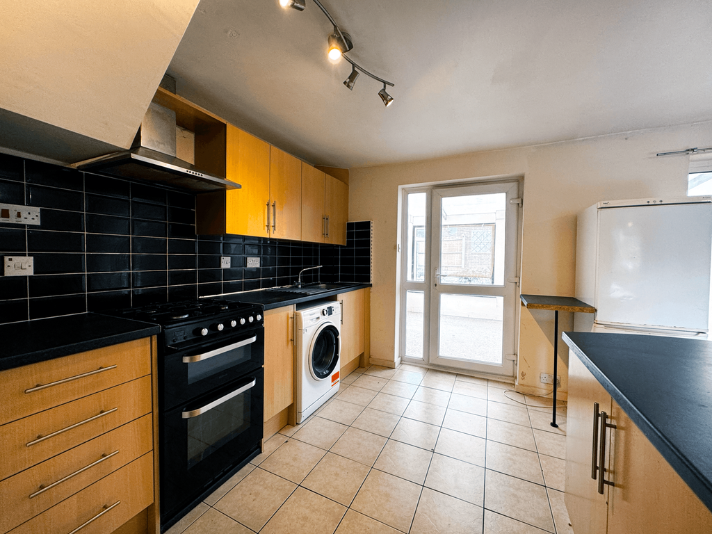 Property photo 2 of 12 Kitchen