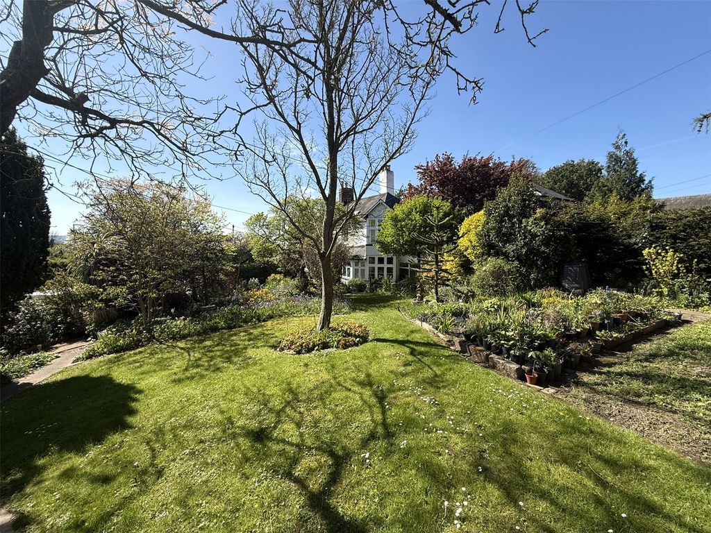 Property photo 2 of 13 Gardens