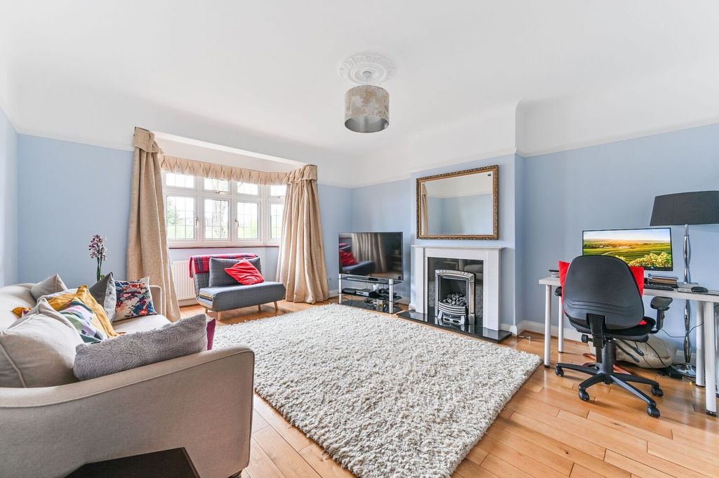 Property photo 2 of 18