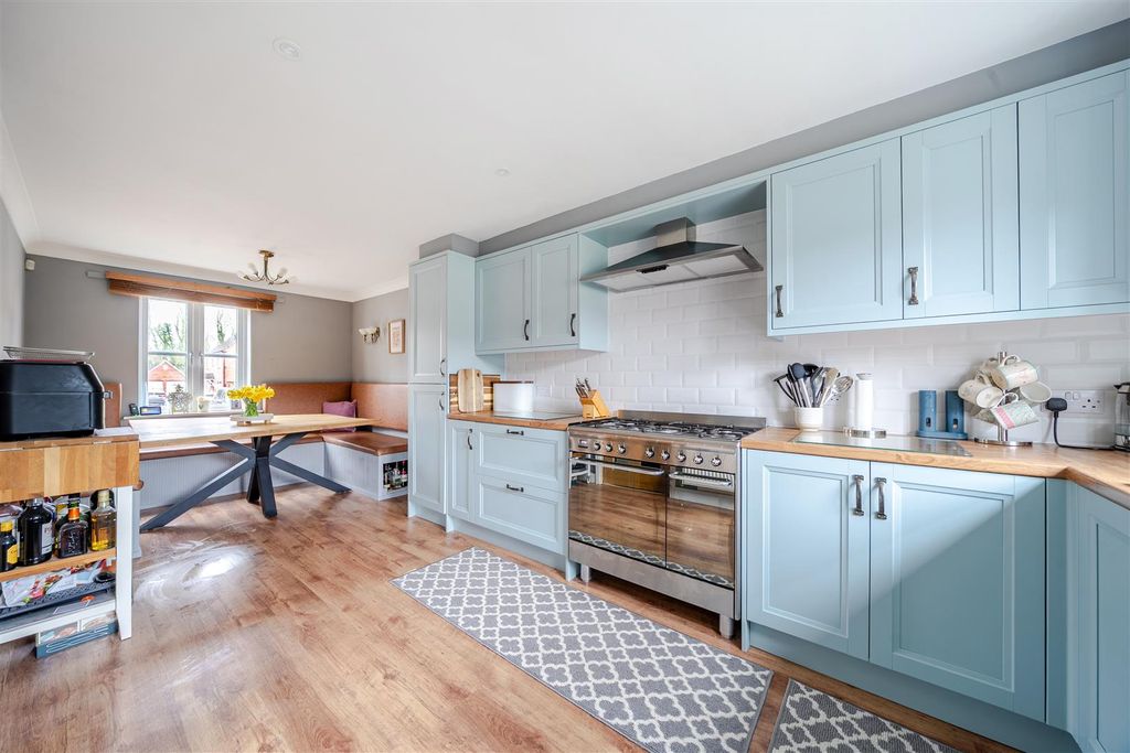 Property photo 2 of 20 Kitchen/Dining Room