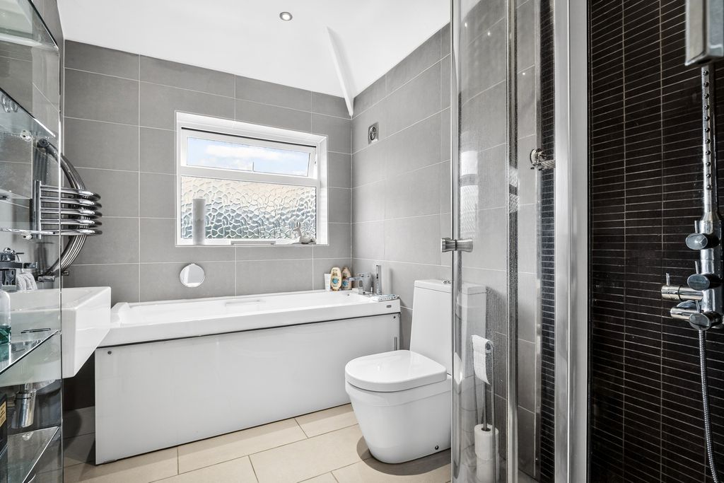 Property photo 3 of 20