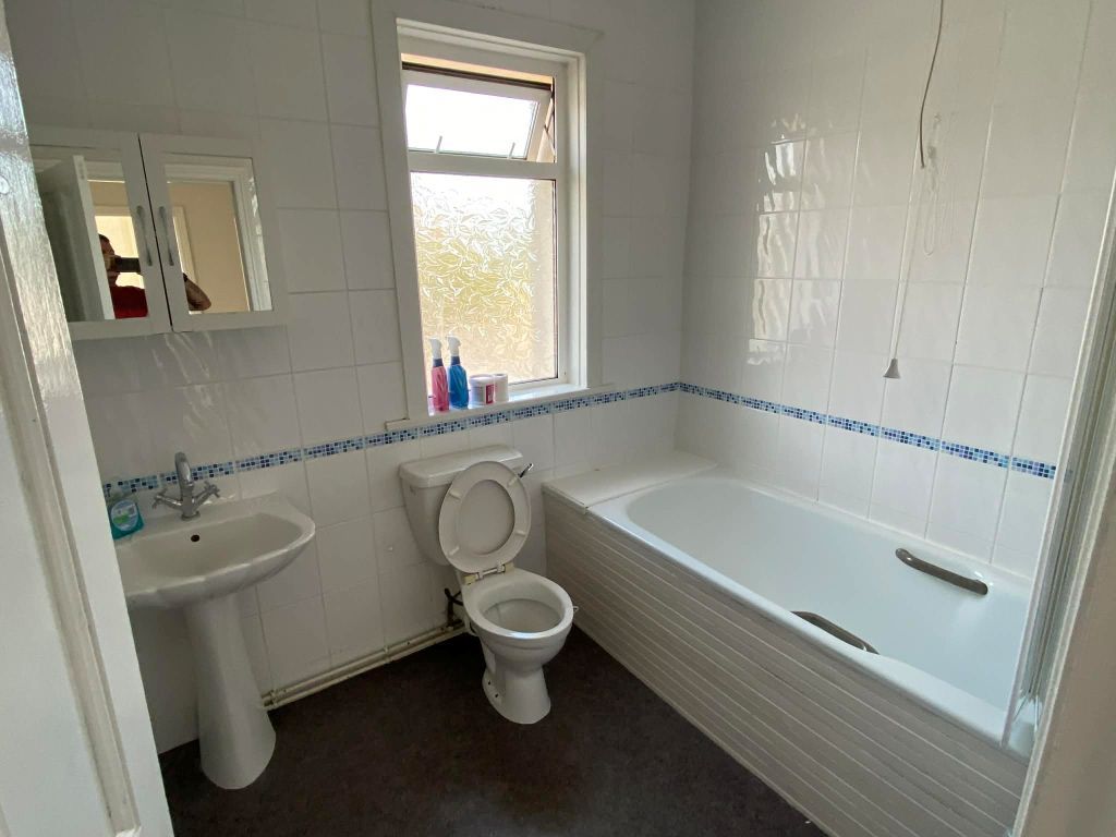 Additional image 8 of 3 bed terraced house to rentTrinity Road, Llanelli SA15