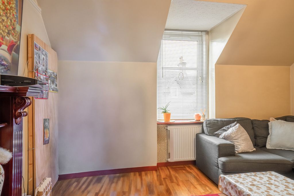 Property photo 3 of 24