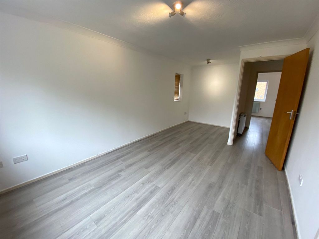 Property photo 2 of 6 Picture No. 12