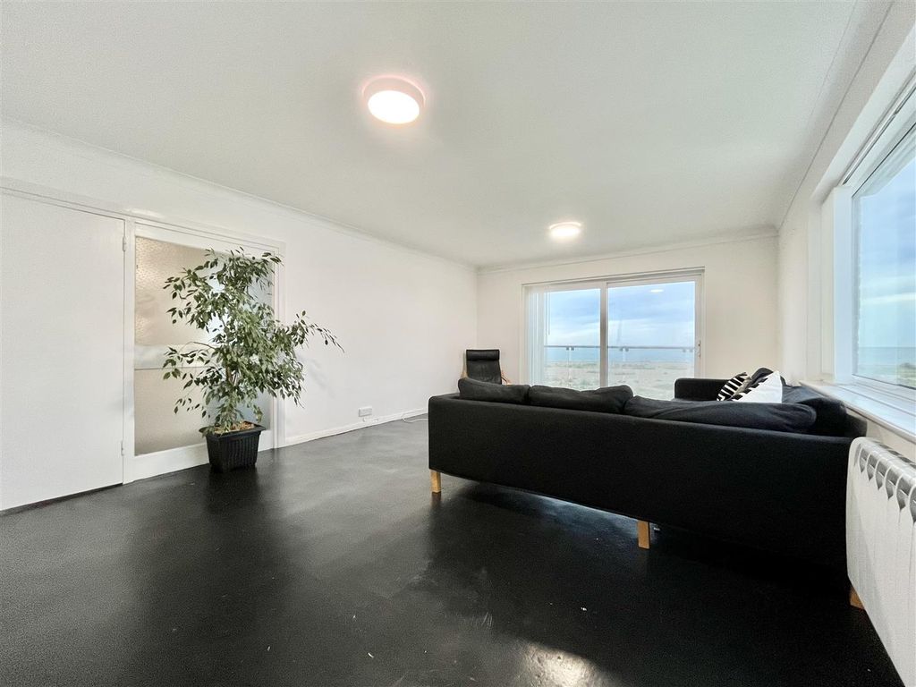 Property photo 3 of 28