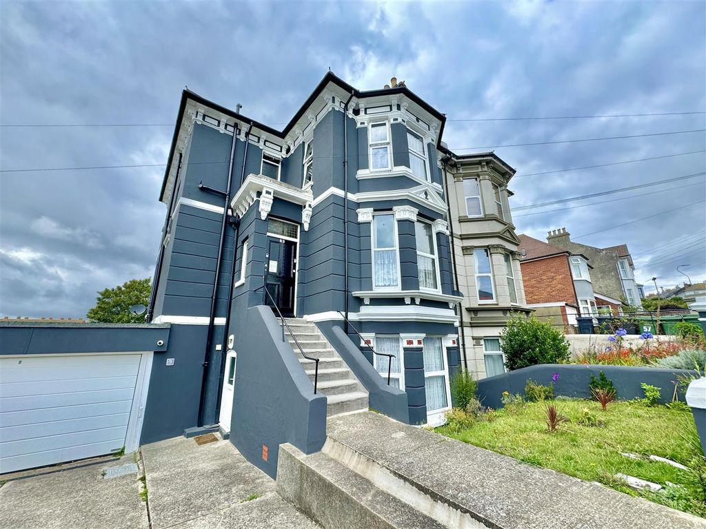 Property photo 3 of 23