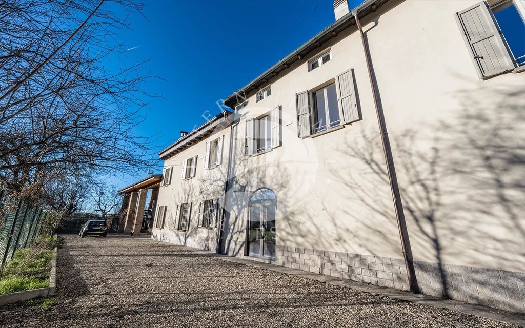 Property photo 2 of 37