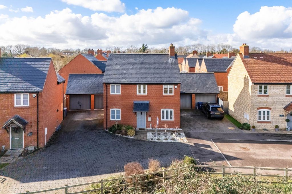 Property photo 1 of 32