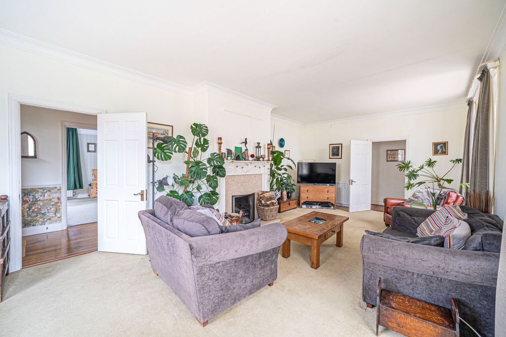 Property photo 2 of 37