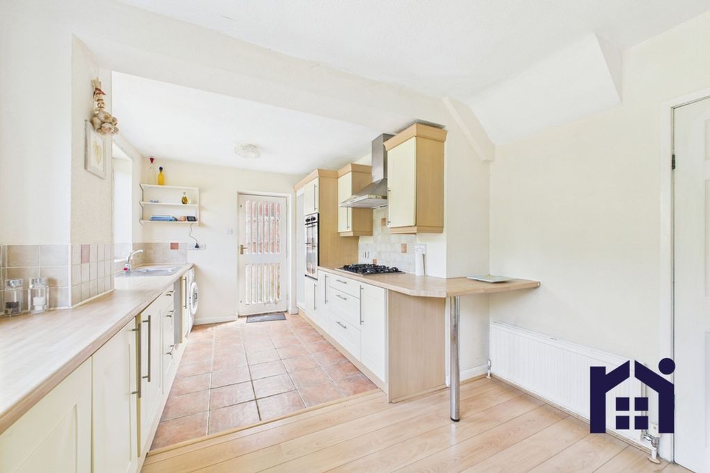 Property photo 3 of 29 Dining Kitchen