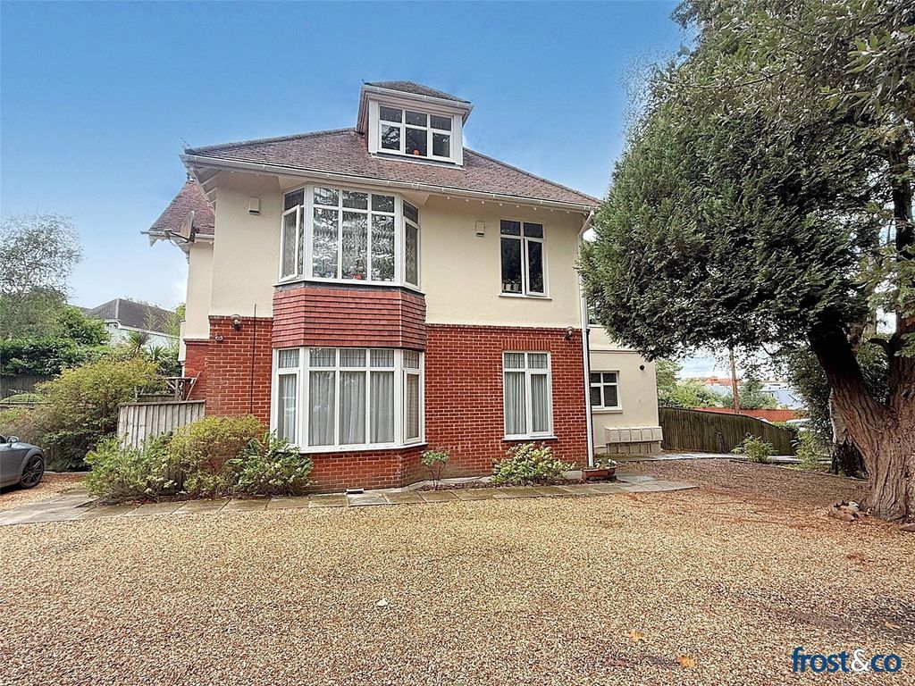 Property photo 1 of 15 Spur Hill Avenue