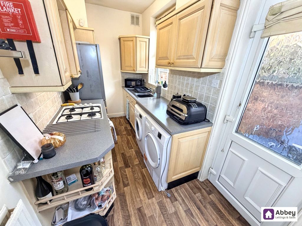 Property photo 3 of 11 Kitchen