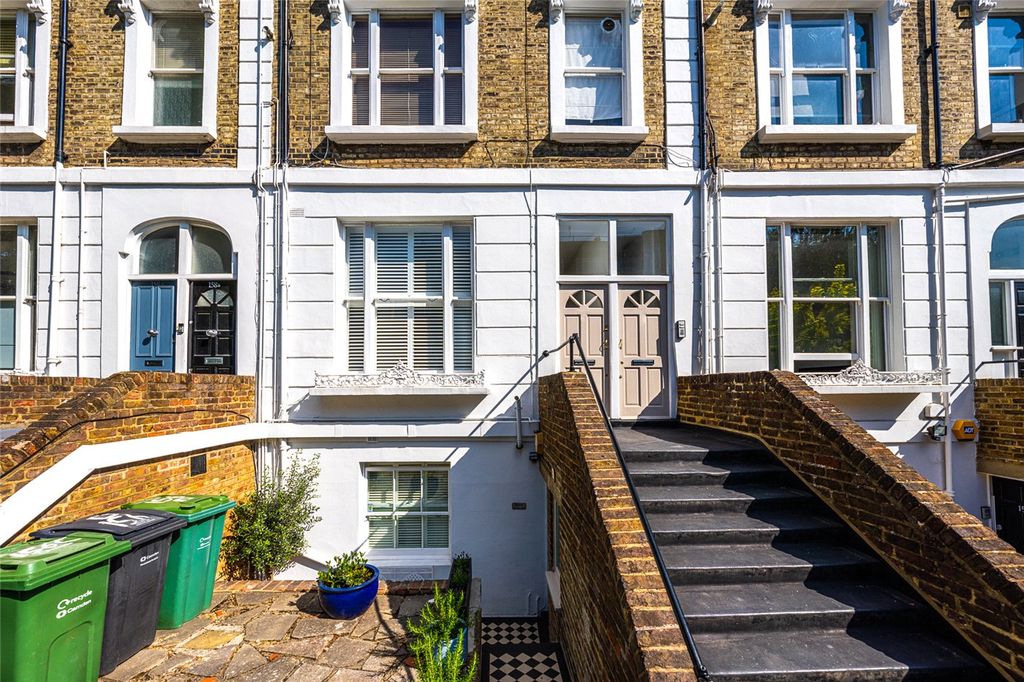 Property photo 2 of 10 Front