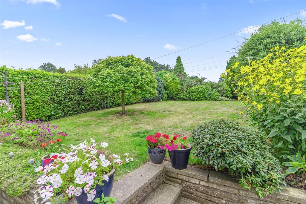 Property photo 2 of 33 Rear Garden