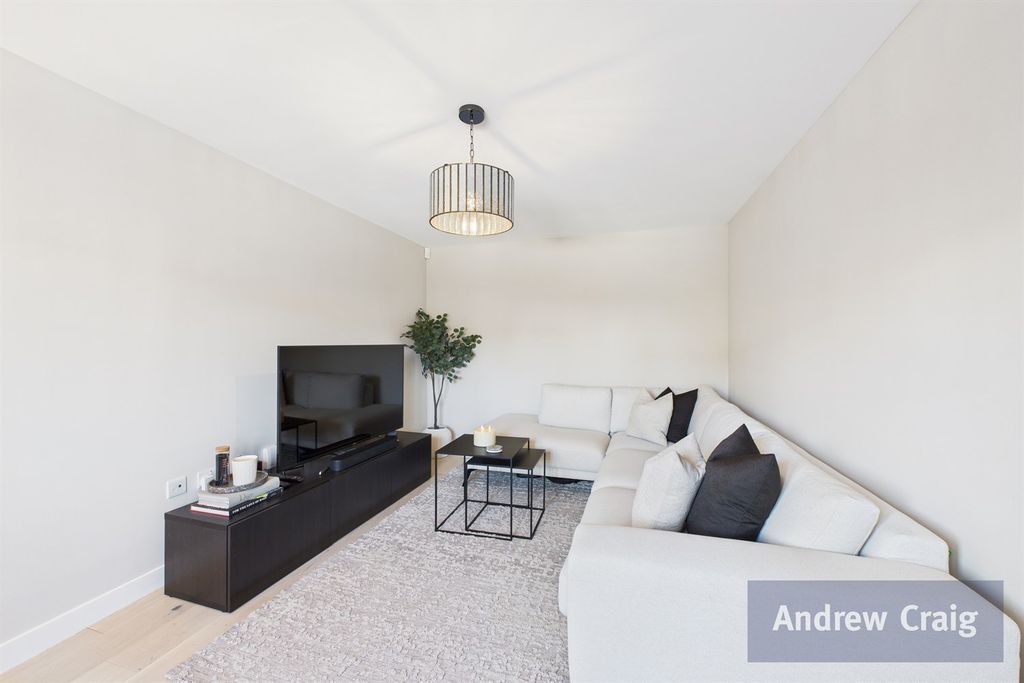 Property photo 2 of 25 Lounge