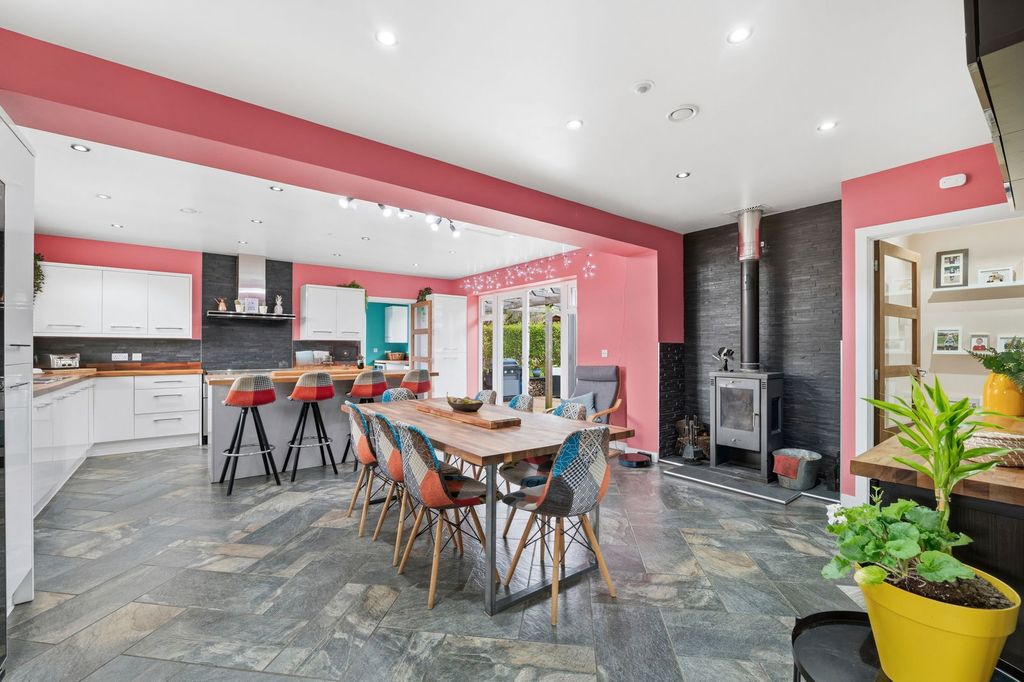 Property photo 3 of 30