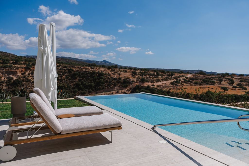 Property photo 3 of 45