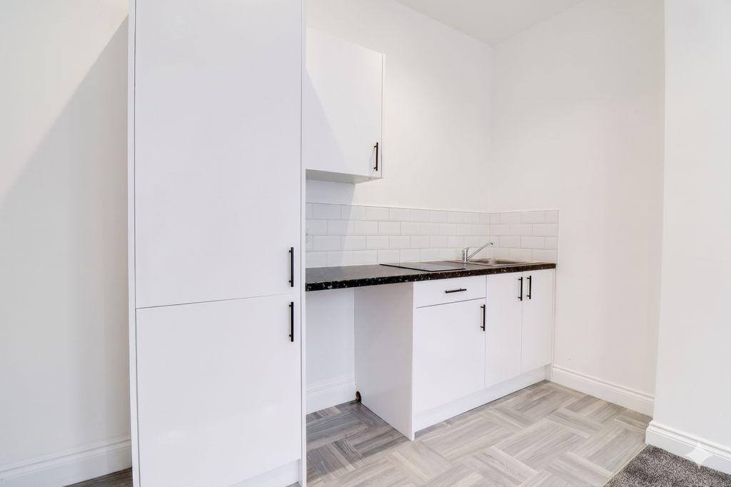 Property photo 3 of 5 Kitchen