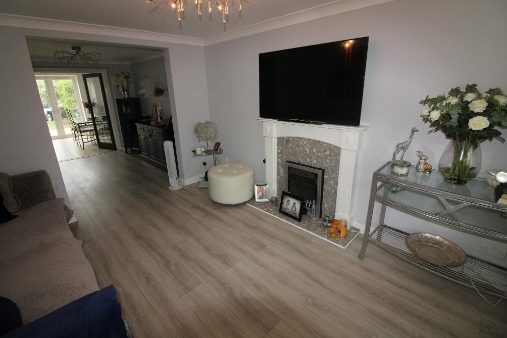 Property photo 2 of 18 Lounge