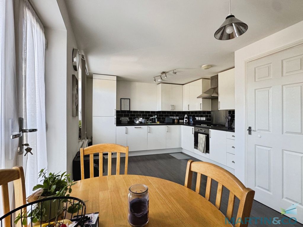 Property photo 2 of 15 d2A2A171-A-4381-A4D1-287B5B3A9592-7572-000002Ec1C4