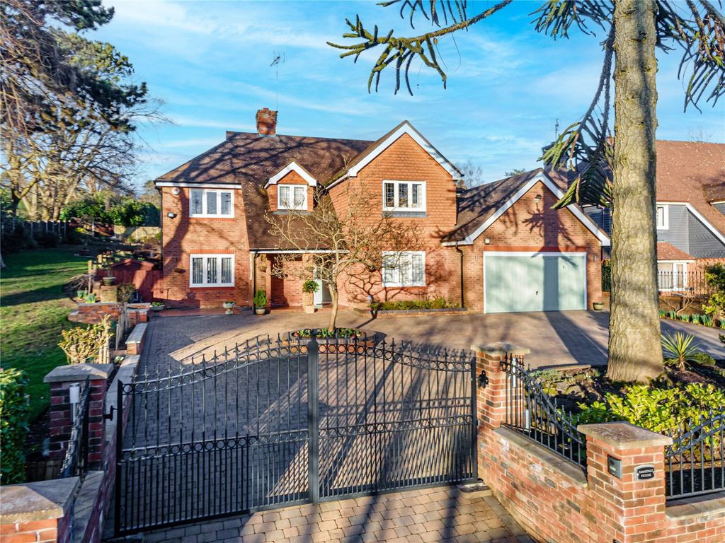 Property photo 1 of 33 Picture No. 24