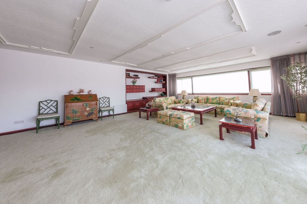 Property photo 1 of 13 Living Space