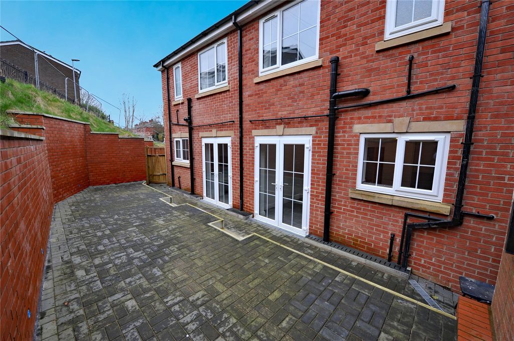 Property photo 2 of 14 Picture No. 16