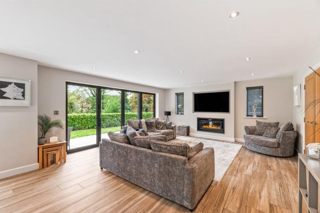 Property photo 3 of 26