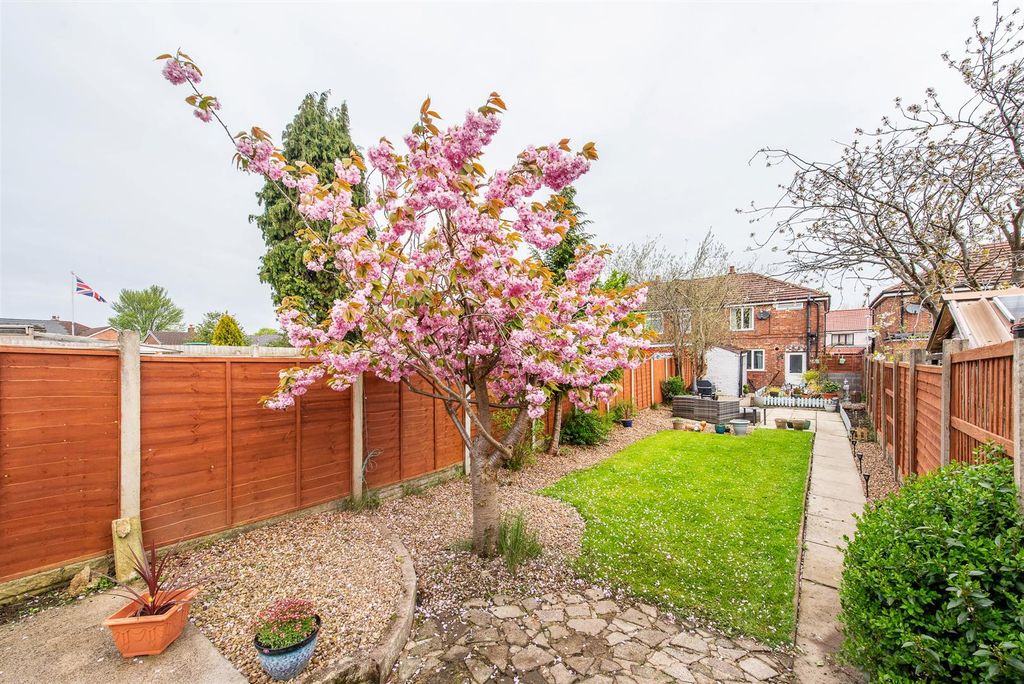 Property photo 2 of 20 Garden