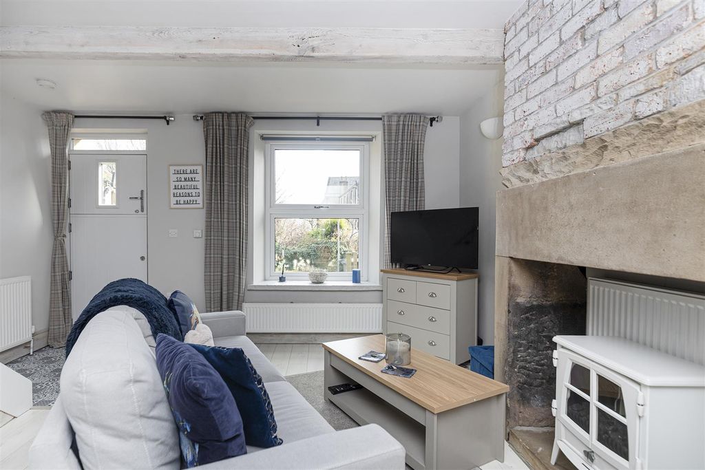 Property photo 2 of 20 Living Room