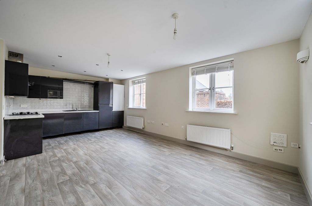 Property photo 2 of 13 1429012-10-69Aef1...