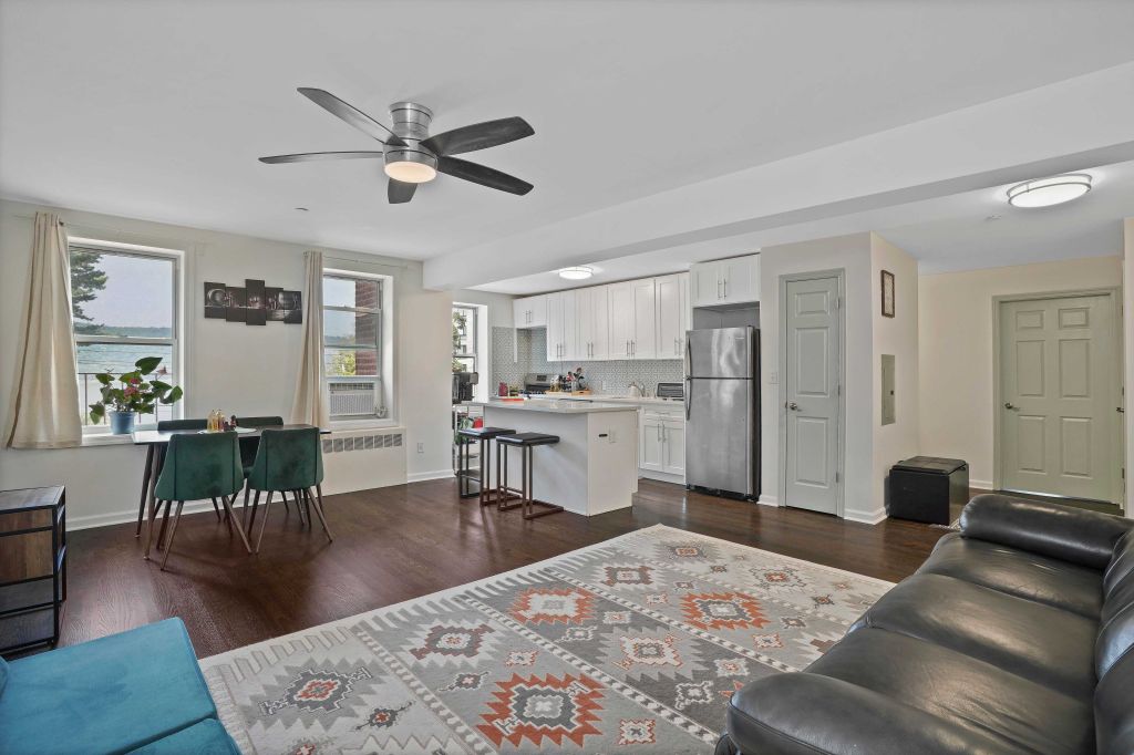 Property photo 1 of 31