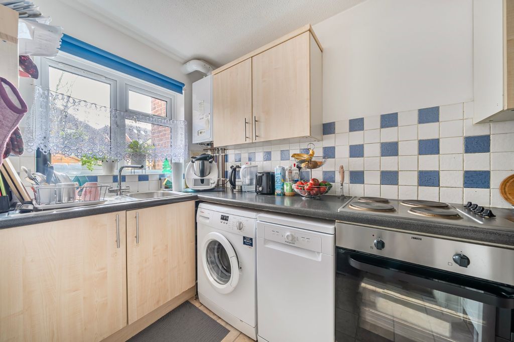 Property photo 3 of 18 Kitchen