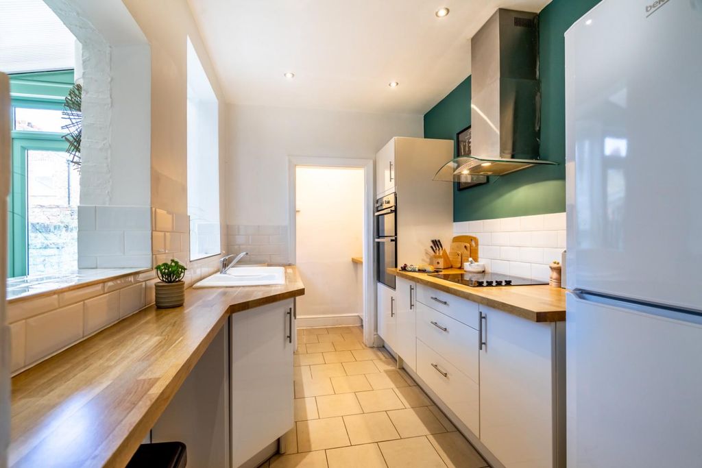 Property photo 3 of 13 Kitchen