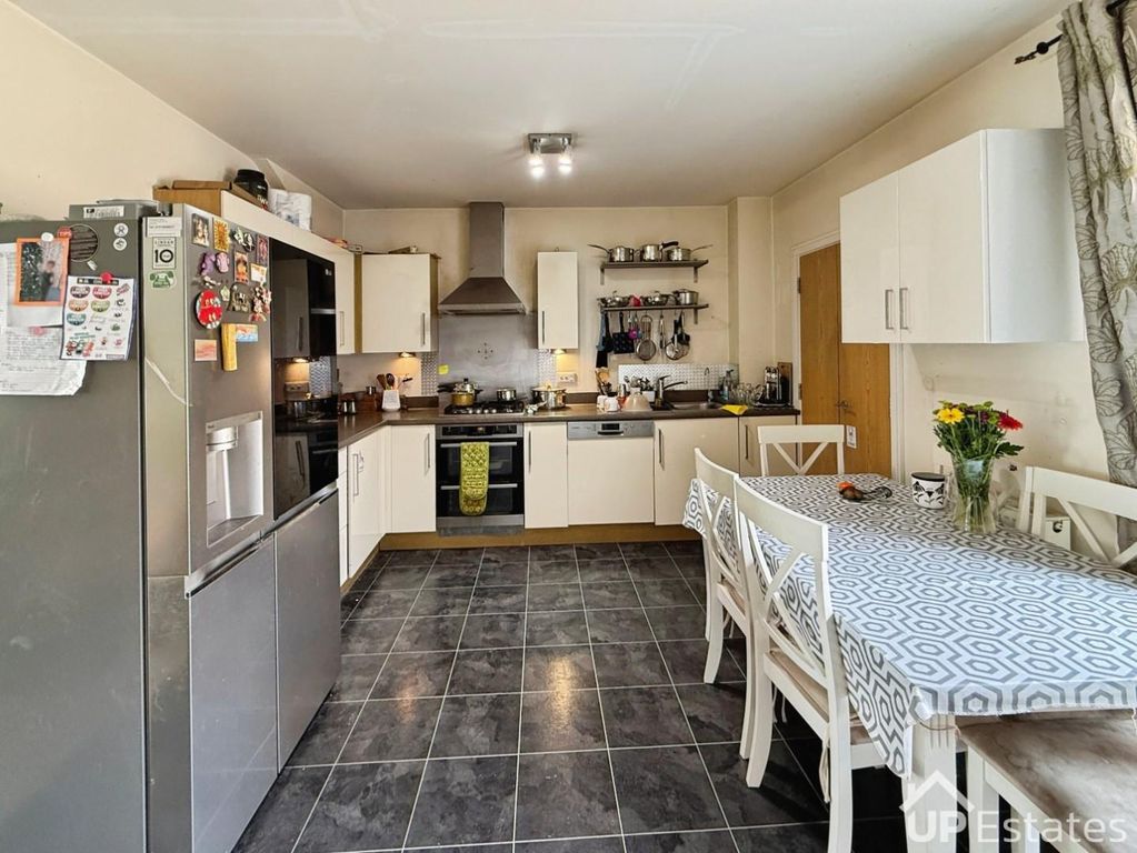 Property photo 3 of 16 Kitchen Diner