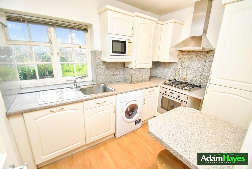 Property photo 3 of 8 82S-Ftddr-2Snrnan4Bh6D801_U.Jpg