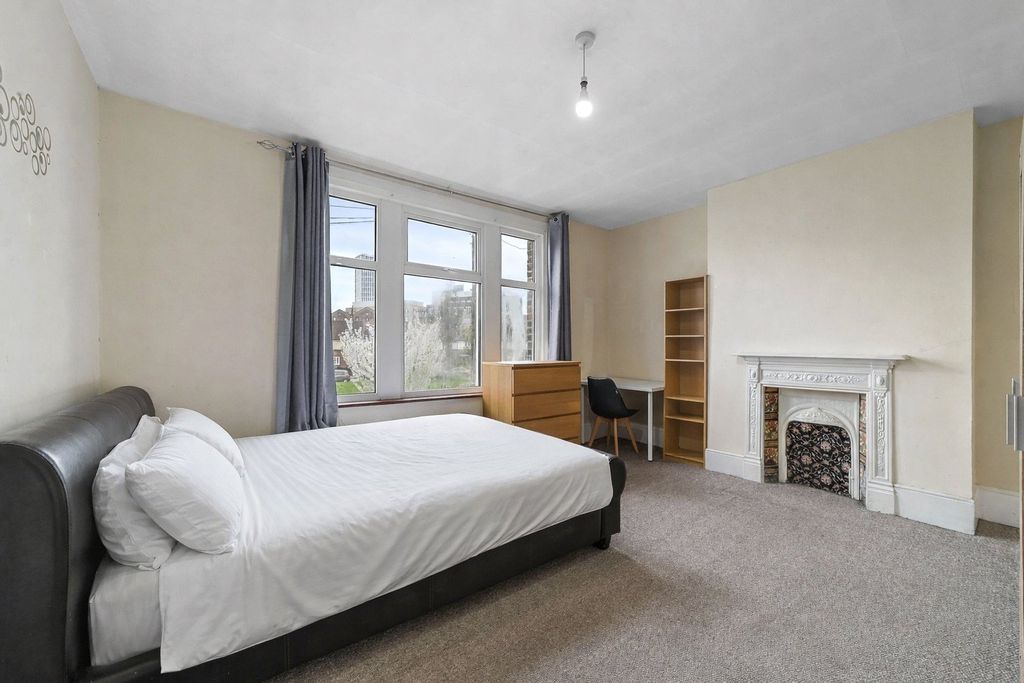 Property photo 1 of 22 Bedroom